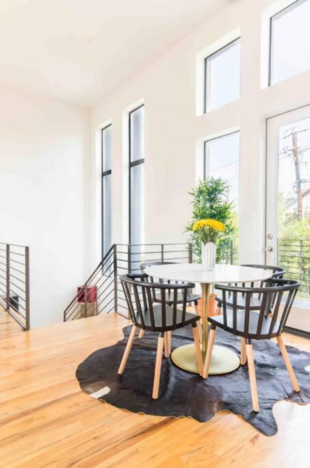 דאלאס Glamorous Perfectly Located Luxury 2 Bed Townhome מראה חיצוני תמונה