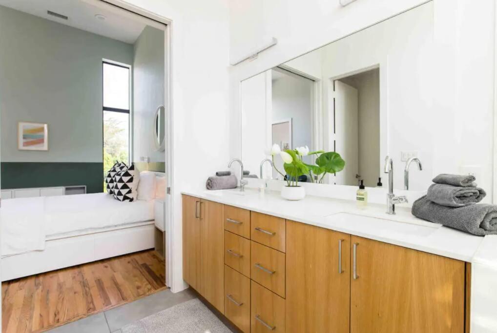 דאלאס Glamorous Perfectly Located Luxury 2 Bed Townhome מראה חיצוני תמונה