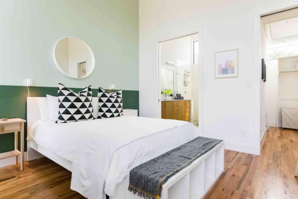 דאלאס Glamorous Perfectly Located Luxury 2 Bed Townhome מראה חיצוני תמונה