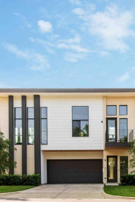 דאלאס Glamorous Perfectly Located Luxury 2 Bed Townhome מראה חיצוני תמונה